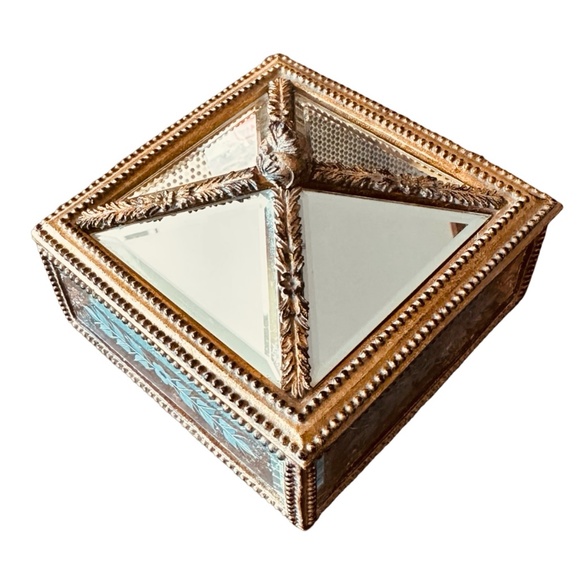 TWO'S COMPANY Handmade Ornate Beveled Mirrored Trinket Box 4.5”x 4.5” Gold Tone - Picture 3 of 9